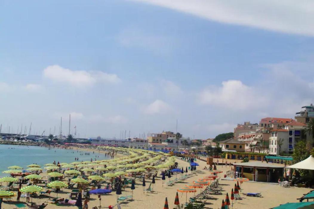 Giardino In Citta; Centralissimo Sanremo Bagian luar foto